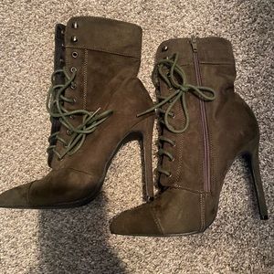 Cape Robin Boot size 6.5